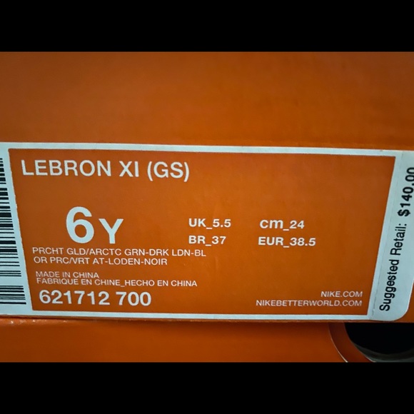 Nike Lebrons - Picture 3 of 8